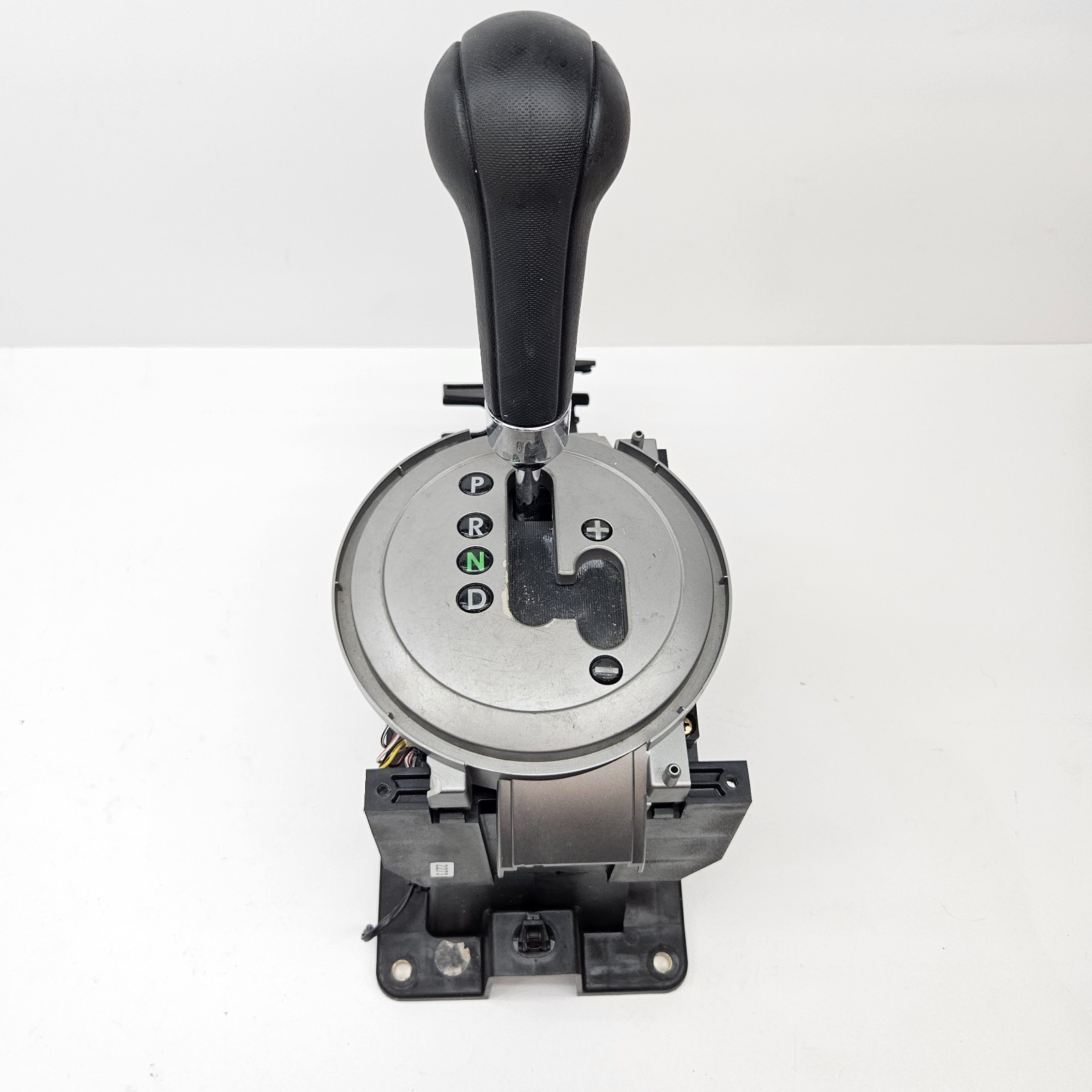 2004-2011 Mitsubishi Endeavor Floor Shifter Gear Selector Assembly Auto Trans 2004-2011 Mitsubishi Endeavor Floor Shifter Gear Selector Assembly Auto Trans
