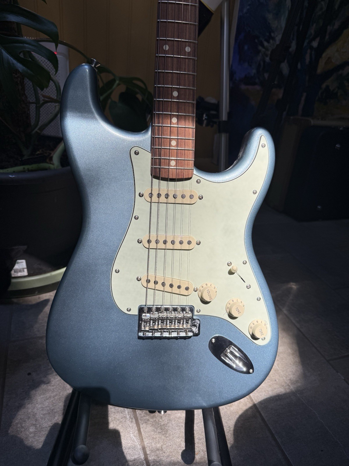 Fender Vintera \'60s Stratocaster Electric Guitar Ice Blue Metallic Fender Vintera \'60s Stratocaster Electric Guitar Ice Blue Metallic