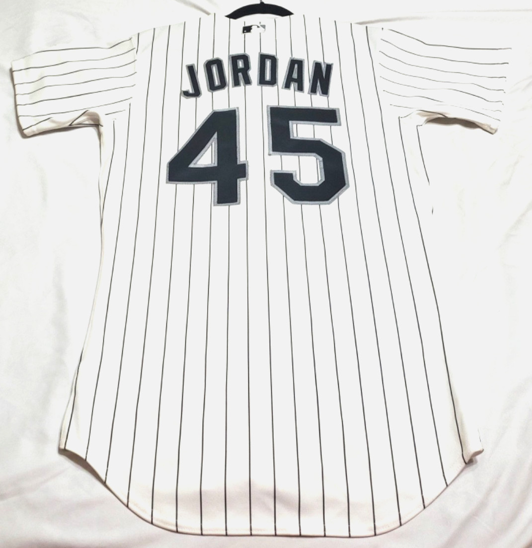 AUTHENTIC MAJESTIC MICHAEL JORDAN 40 MEDIUM, CHICAGO WHITE SOX Jersey RARE AUTHENTIC MAJESTIC MICHAEL JORDAN 40 MEDIUM, CHICAGO WHITE SOX Jersey RARE