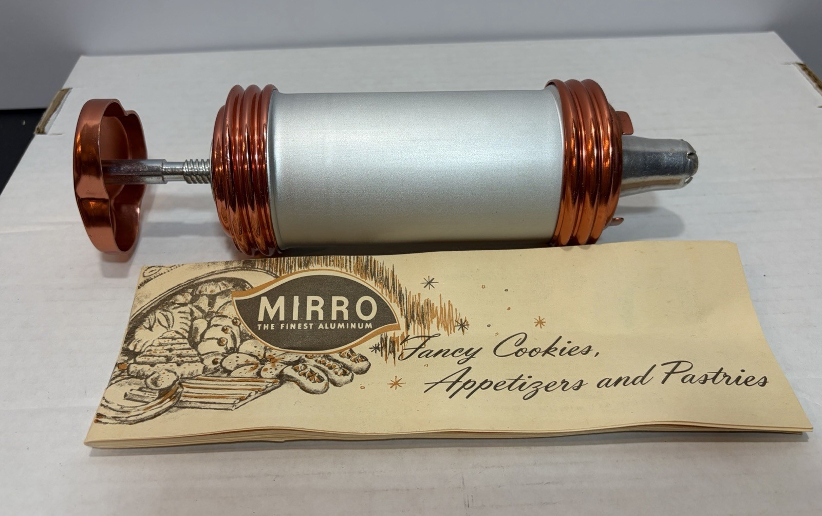 Vtg 1969 Mirro Aluminum Cookie Press M-3055 NOS New Unused Copper Tone Box Set