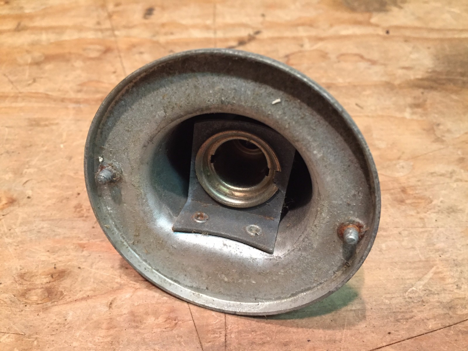 1949-53 OLDSMOBILE SERIES 76 PONTIAC CHEVY NOS GM REVERSE LAMP HOUSING GUIDE F45
