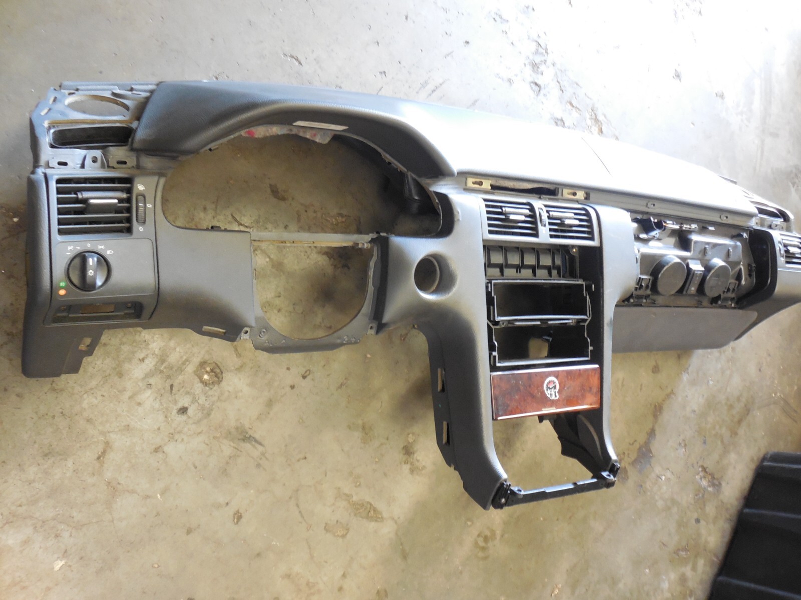 Mercedes W210 E320 E430 E55 Dashboard Panel LOCAL PICK UP ONLY 11733 1998-2002 Mercedes W210 E320 E430 E55 Dashboard Panel LOCAL PICK UP ONLY 11733 1998-2002