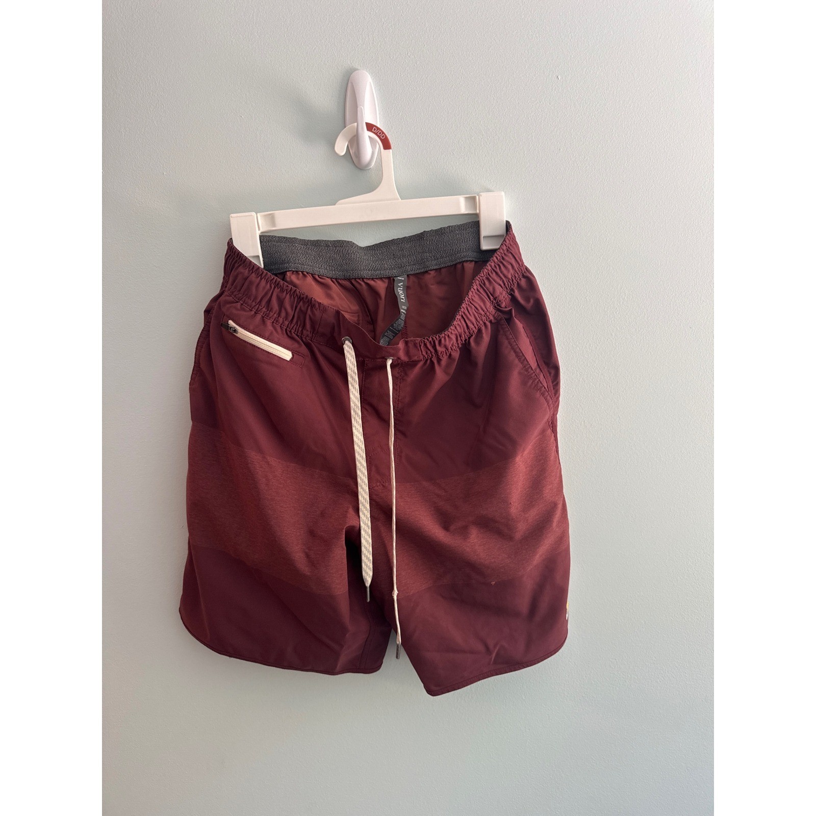 Vuori Kore Shorts Mens Medium Oxblood Red Heather Stripe Active Gym Training Vuori Kore Shorts Mens Medium Oxblood Red Heather Stripe Active Gym Training