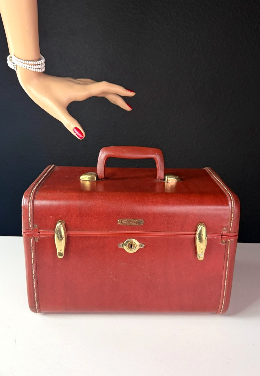 Vintage 1940s brown red train case hard small suitcase leather trim brass 1950s Vintage 1940s brown red train case hard small suitcase leather trim brass 1950s