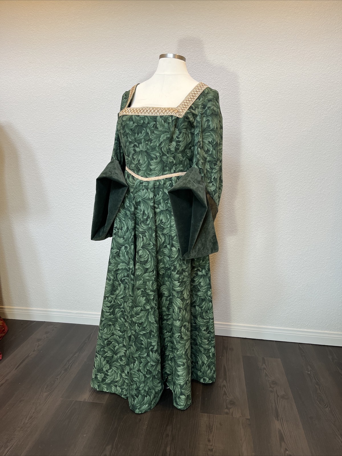Renaissance Dress 15th C Medieval Green Velvet Floral Opera Lady Shrek Fiona Renaissance Dress 15th C Medieval Green Velvet Floral Opera Lady Shrek Fiona