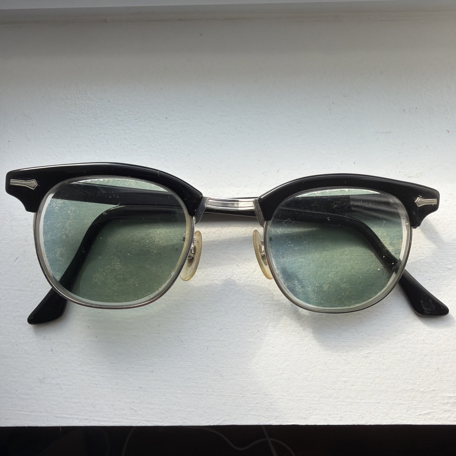 Vintage 50s-60s Shuron 46mm - 5 3/4 Thick Black Eyeglasses USA 12k gold Fil Vintage 50s-60s Shuron 46mm - 5 3/4 Thick Black Eyeglasses USA 12k gold Fil
