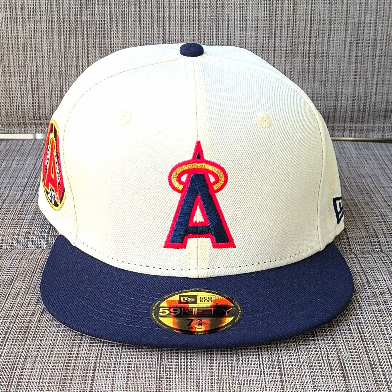New Era 59FIFTY Los Angeles Angels MLB Fitted Cap Hat White/Blue Size 7 3/8 New Era 59FIFTY Los Angeles Angels MLB Fitted Cap Hat White/Blue Size 7 3/8