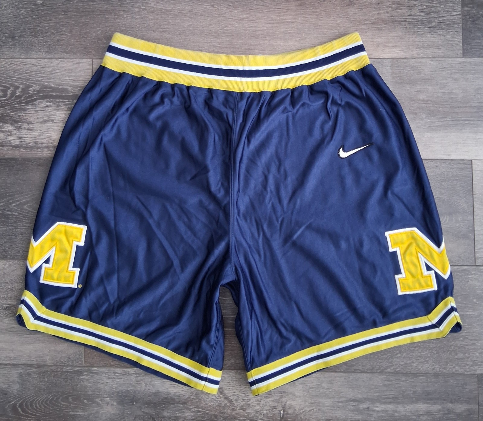 VTG 90\'s Nike Michigan Wolverines Fab Five Basketball Shorts Navy Size Large 36
