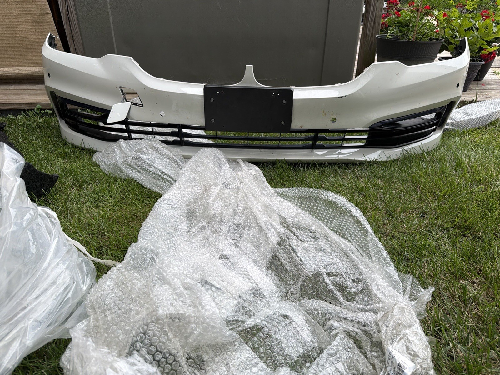 OEM 2017-2020 BMW 5 series Front Bumper/ White/ With PDC/530i 540i