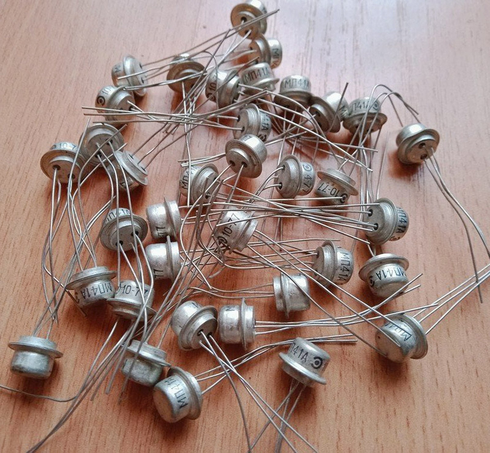 16pcs Germanium Transistors PNP MP41A alt 2N2428 AC542 Fuzz Face Guitar USSR