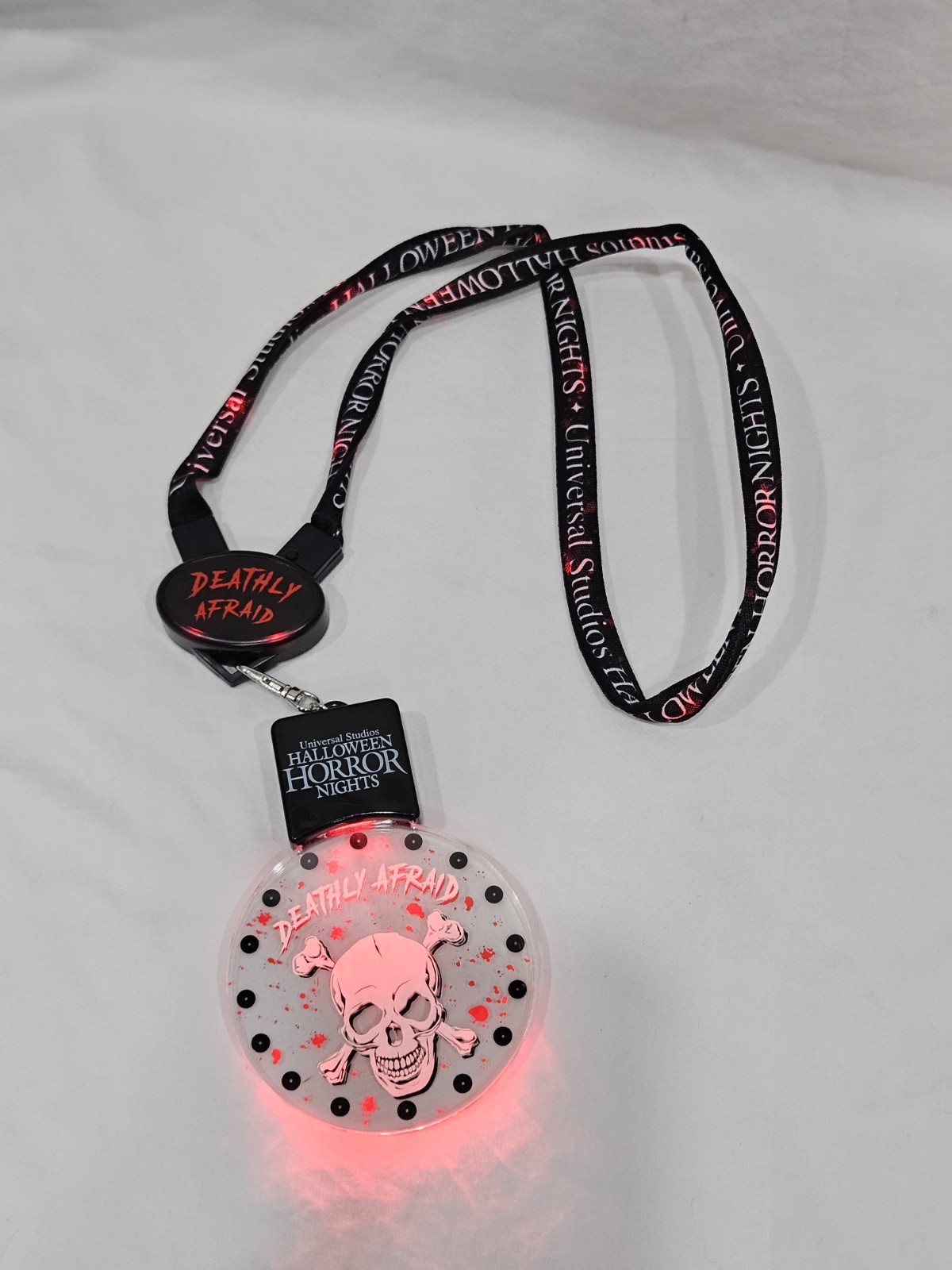 Universal HHN Deathly Afraid Light Up Necklace Lanyard Halloween Horror Nights