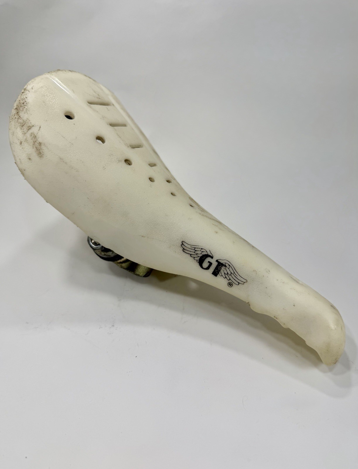 GT BMX Seat White Viscount 2123 Old School Mid 1980s Pro Performer Freestyle OG