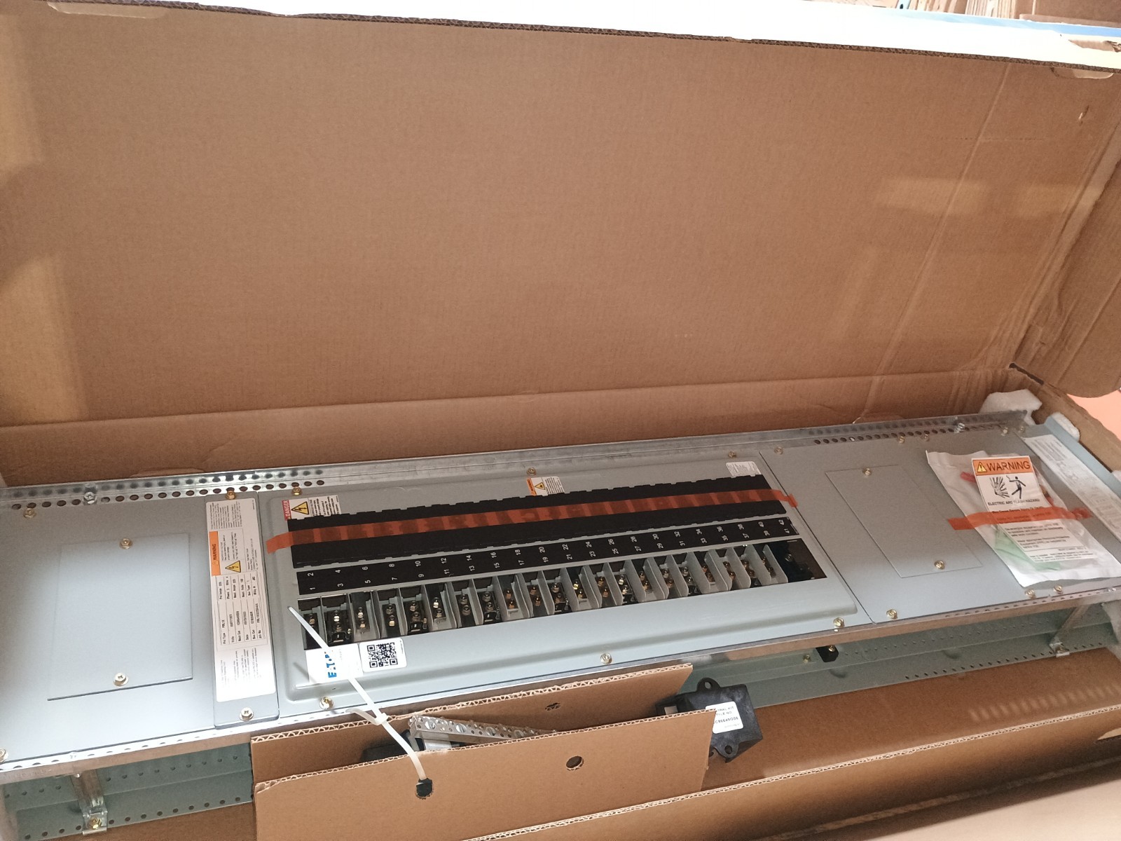 Eaton PRL1X / PRL1X3225X42A 208Y/120 3P 4W 225A 42 CKT 42AL Panelboard Interior
