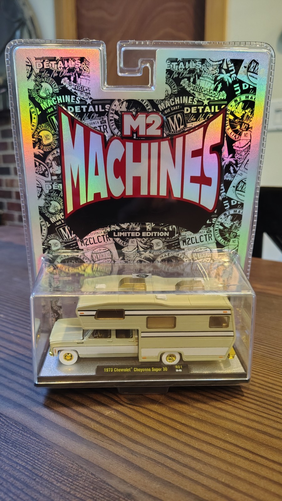 M2 Machines 1:64 1973 Chevrolet Cheyenne Super 30 Camper Limited Edition CHASE M2 Machines 1:64 1973 Chevrolet Cheyenne Super 30 Camper Limited Edition CHASE