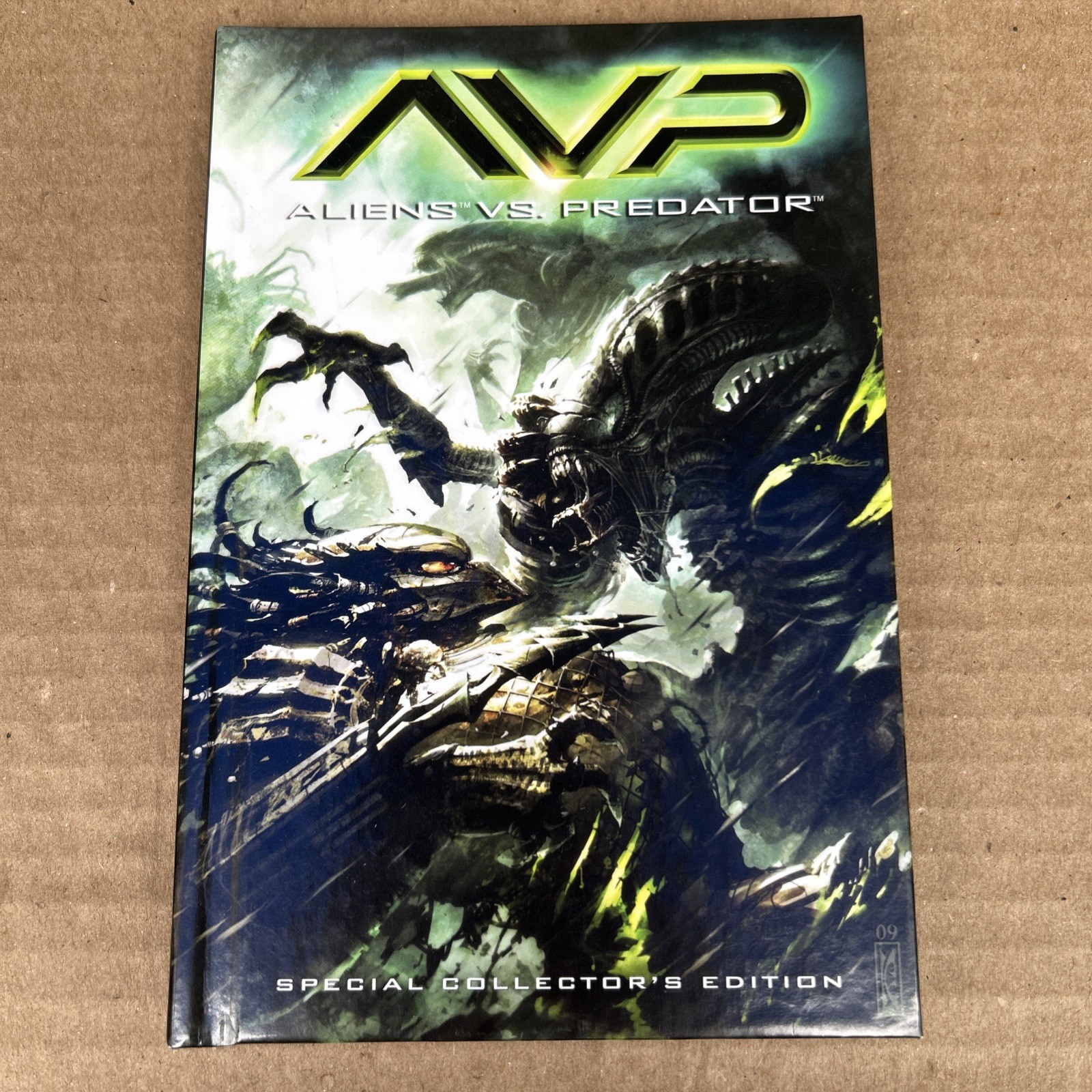 Alien vs. Predator AVP  Special Collector's Edition Book Darkhorse SEGA FOX