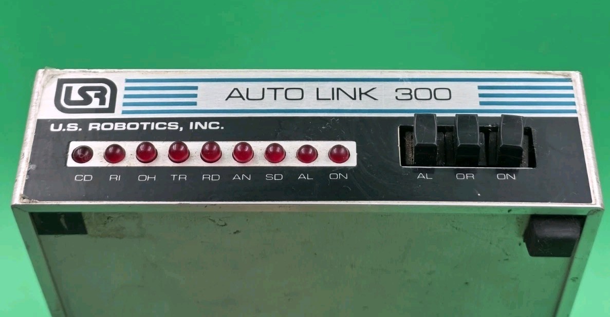 Rare U.S. Robotics Auto Link 300 Baud Modem Vintage 1983 Early USR Computer Rare U.S. Robotics Auto Link 300 Baud Modem Vintage 1983 Early USR Computer