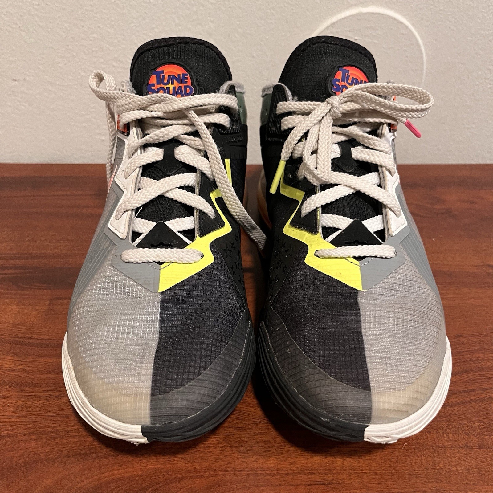 Size 7 - Nike Space Jam x LeBron 18 EP Low Sylvester x Nike Tweety Size 7 - Nike Space Jam x LeBron 18 EP Low Sylvester x Nike Tweety