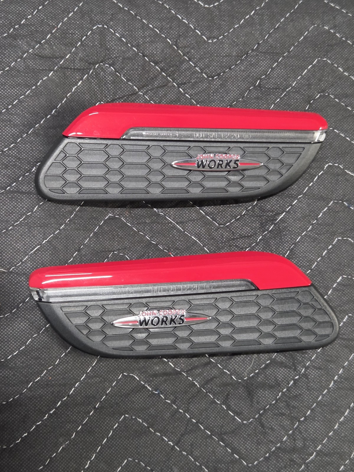 GENUINE MINI F56 JCW LCI WING INDICATOR SET P/N 63179879005 & 63179879006