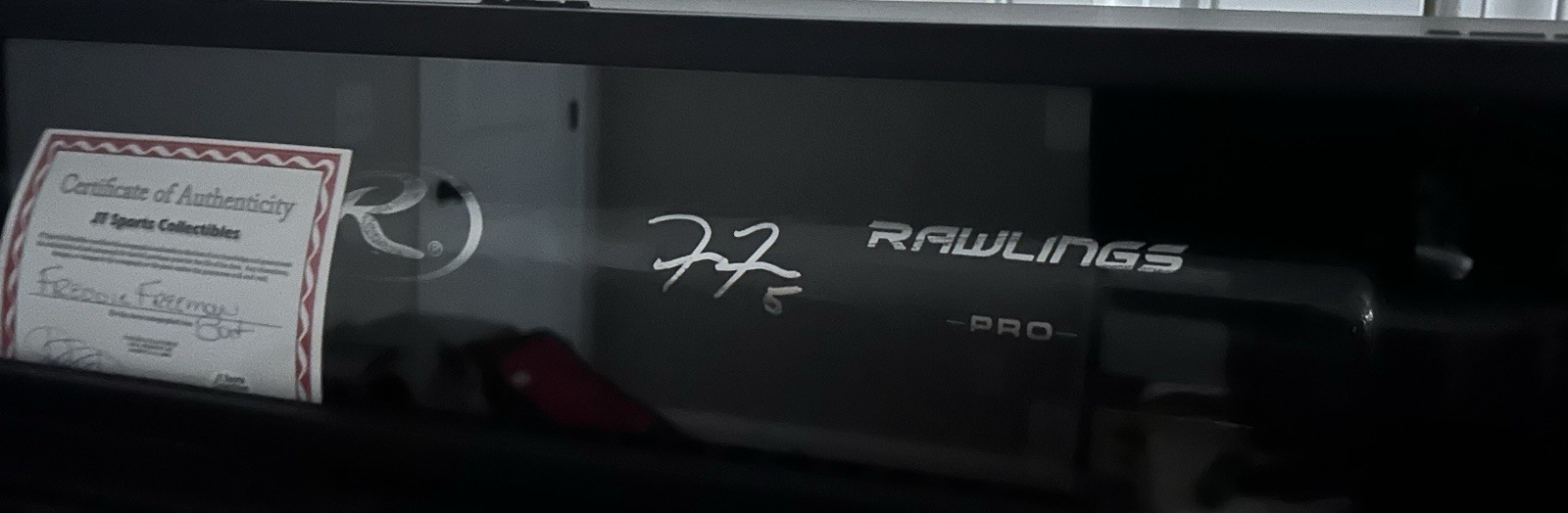 Freddie Freeman Signed Rawlings Pro Baseball Bat JT Sports COA & Display Case Freddie Freeman Signed Rawlings Pro Baseball Bat JT Sports COA & Display Case