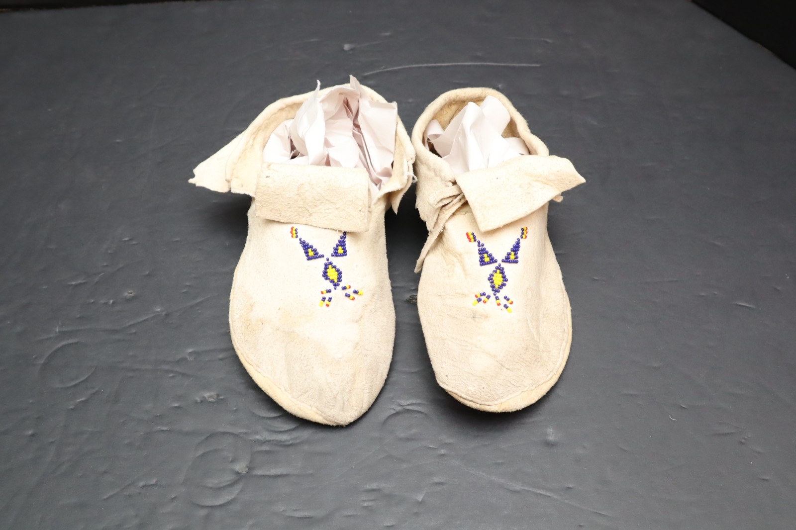 Vintage Plains Indian Beaded Moccasins Native American Sioux 9\