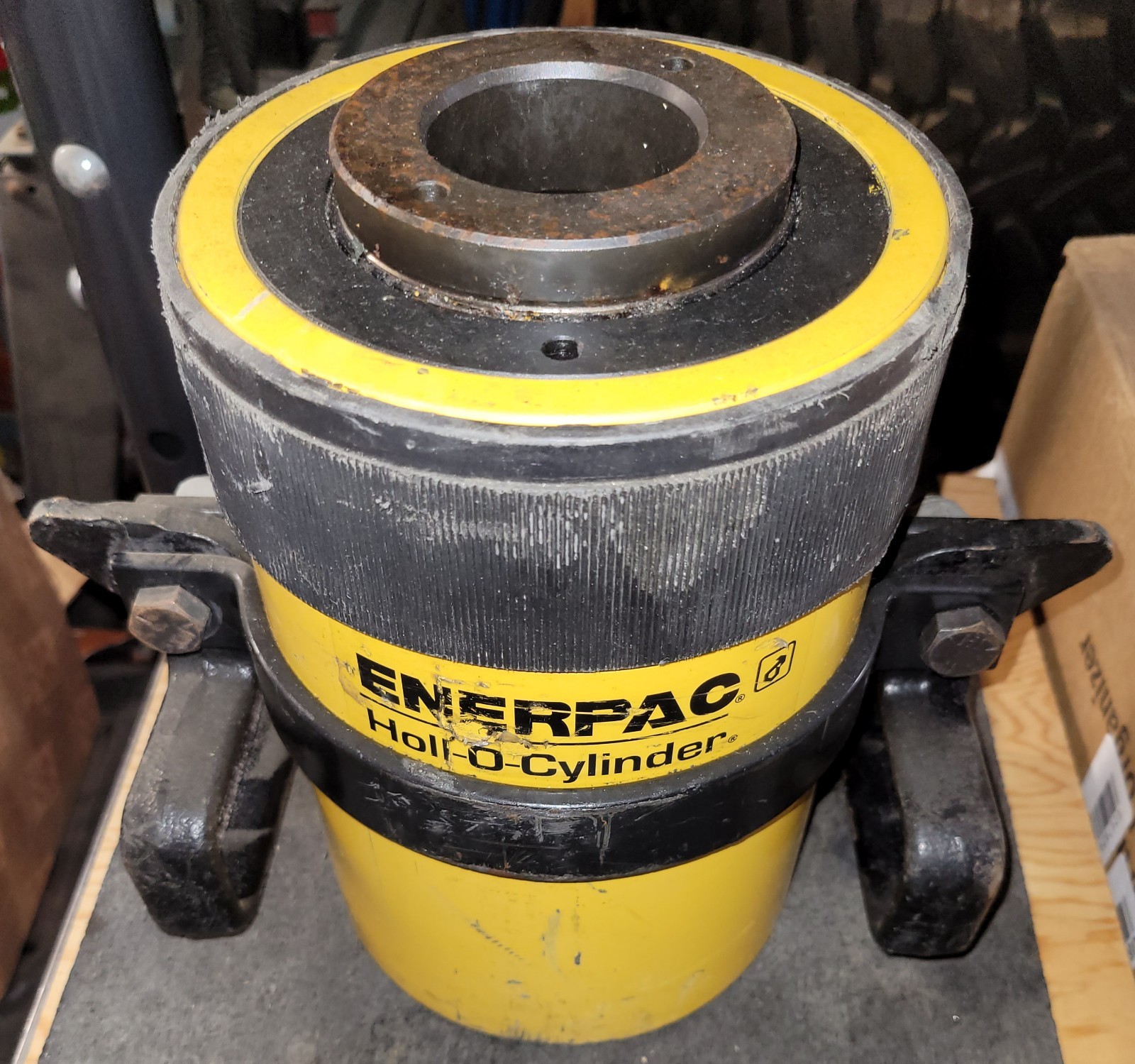 Enerpac RCH-603 Hollow Bore Single-Acting Hydraulic Cylinder 60 Ton 3 Enerpac RCH-603 Hollow Bore Single-Acting Hydraulic Cylinder 60 Ton 3