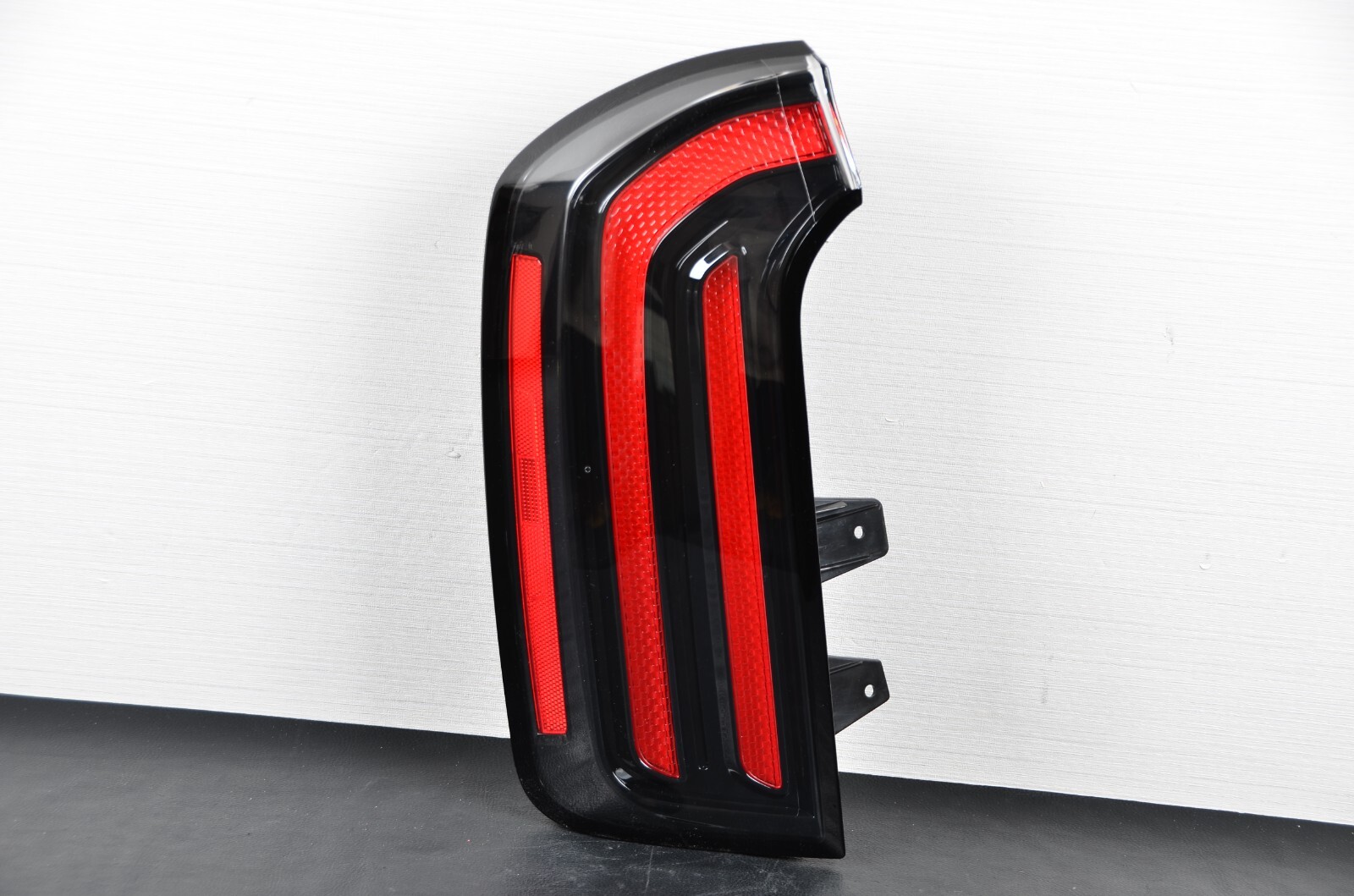 Perfect 2023-2025 Kia Telluride LED Tail Light LH Left Driver Side OEM Perfect 2023-2025 Kia Telluride LED Tail Light LH Left Driver Side OEM