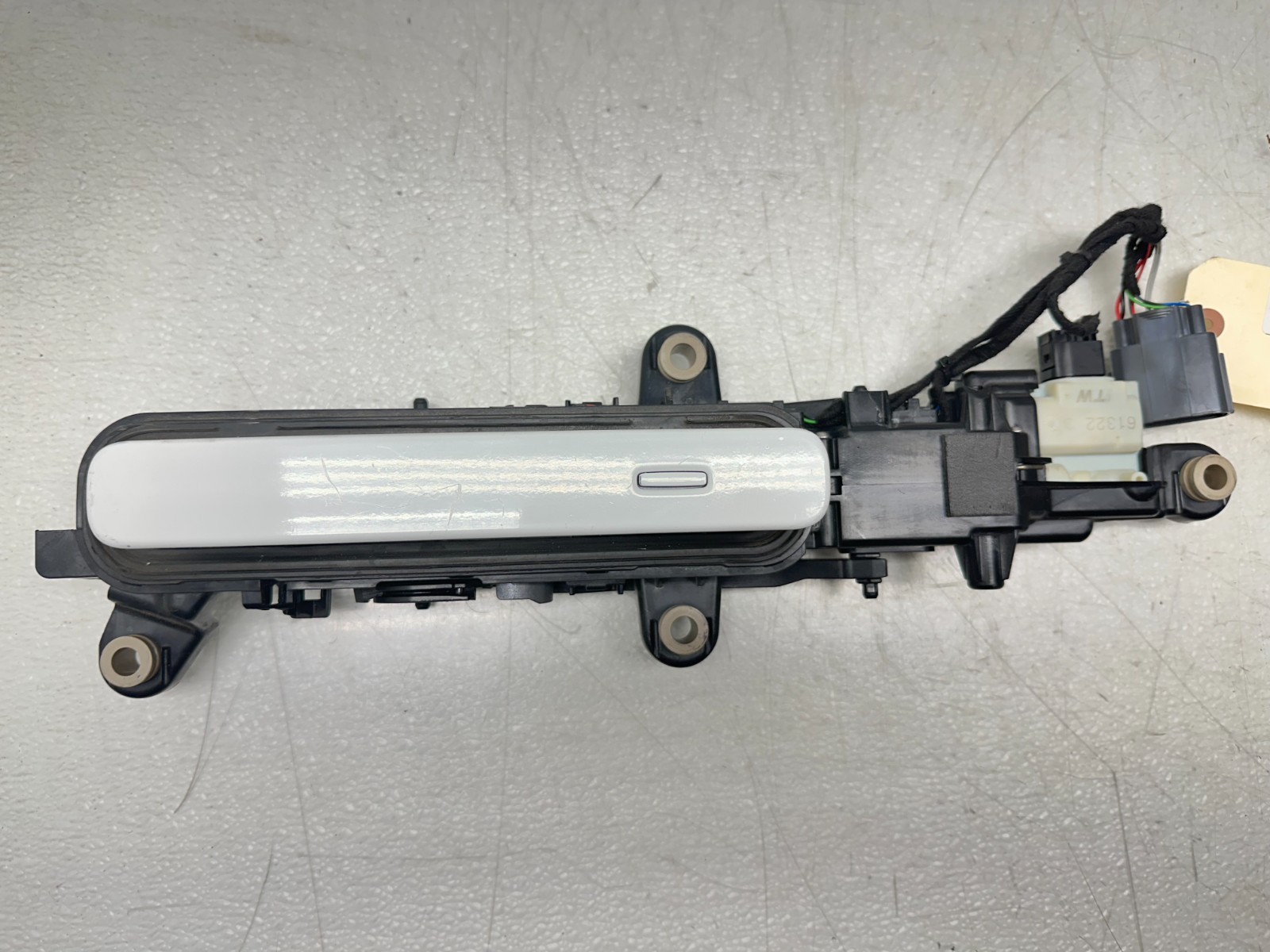 18-23 Range Rover L560 Velar Rear Right Exterior Door Handle White 18-23 Range Rover L560 Velar Rear Right Exterior Door Handle White