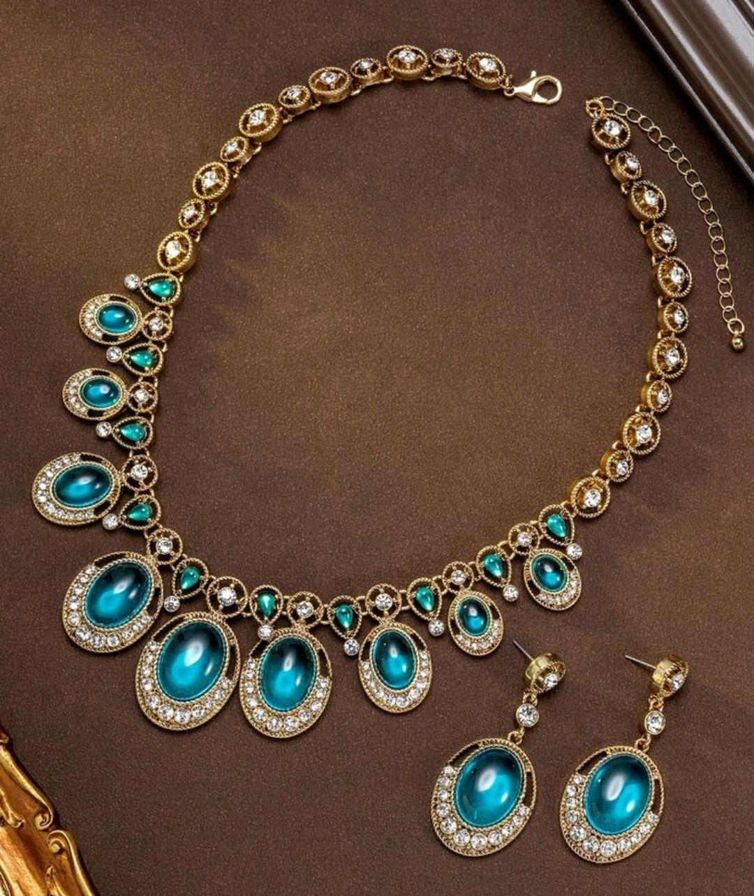 Exquisite Vintage Gemstone Royal Designs Necklace and Earrings Set Exquisite Vintage Gemstone Royal Designs Necklace and Earrings Set
