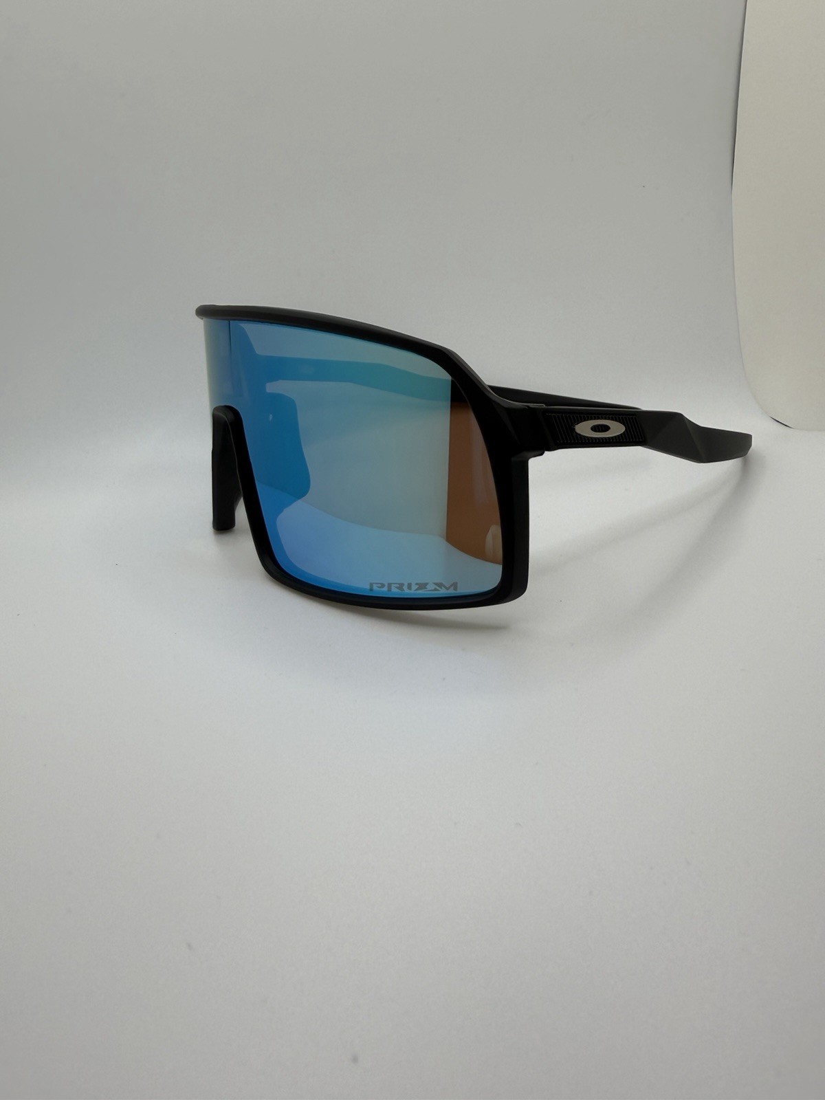 NEW OAKLEY OO9406 Sutro Rectangular Sunglasses Black frame - Blue Prizm lens