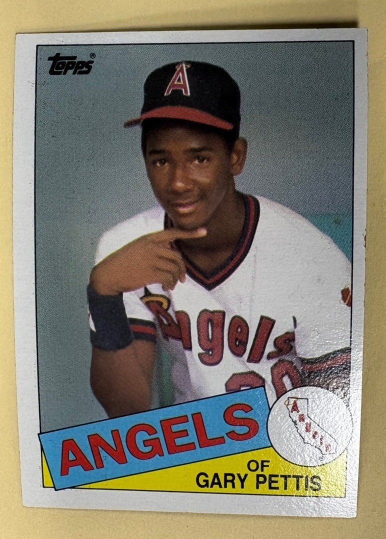 1985 Topps #497 GARY PETTIS Younger Brother Photo Error Baseball Card 1985 Topps #497 GARY PETTIS Younger Brother Photo Error Baseball Card