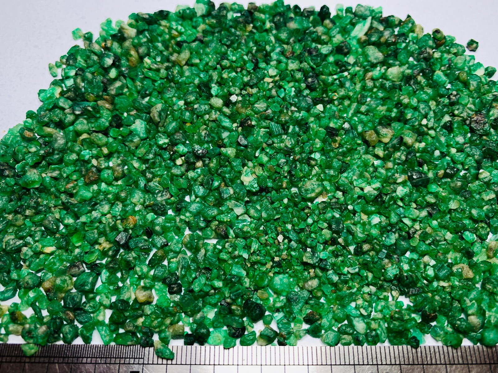 340 Carats Natural Beautiful Green Colour Rough Emerald Stone