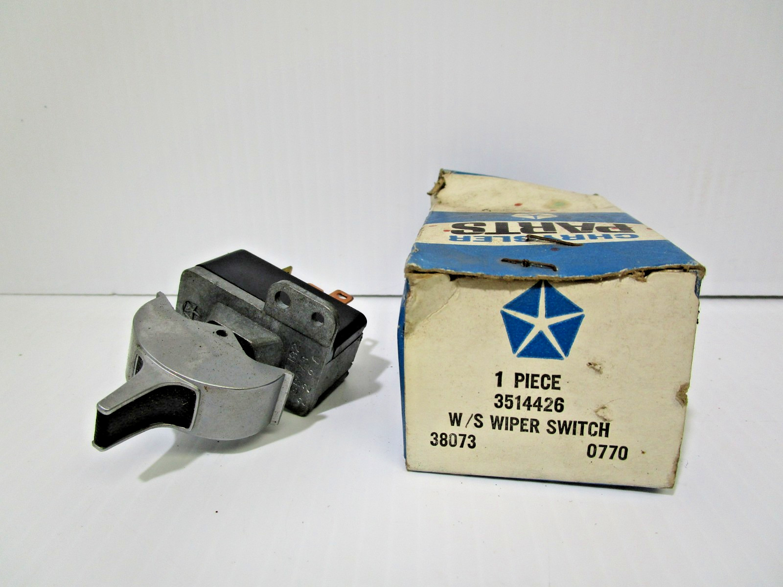 NOS 1971-73 MOPAR DODGE C-BODY 2 SPEED WINDSHIELD WIPER SWITCH #3514426 TW33