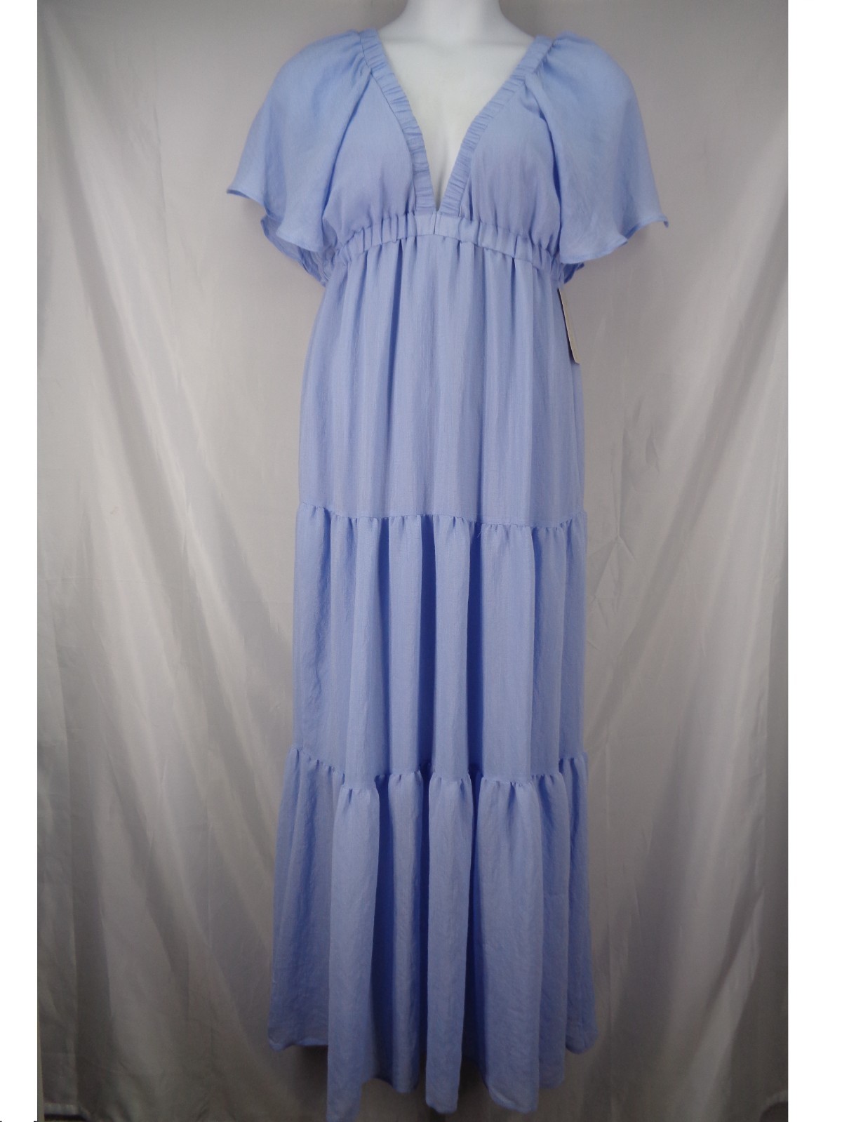 A Calin by Flying Tomato Tiered Maxi Dress Flutter Sleeve V-Neck Size Medium New A Calin by Flying Tomato Tiered Maxi Dress Flutter Sleeve V-Neck Size Medium New