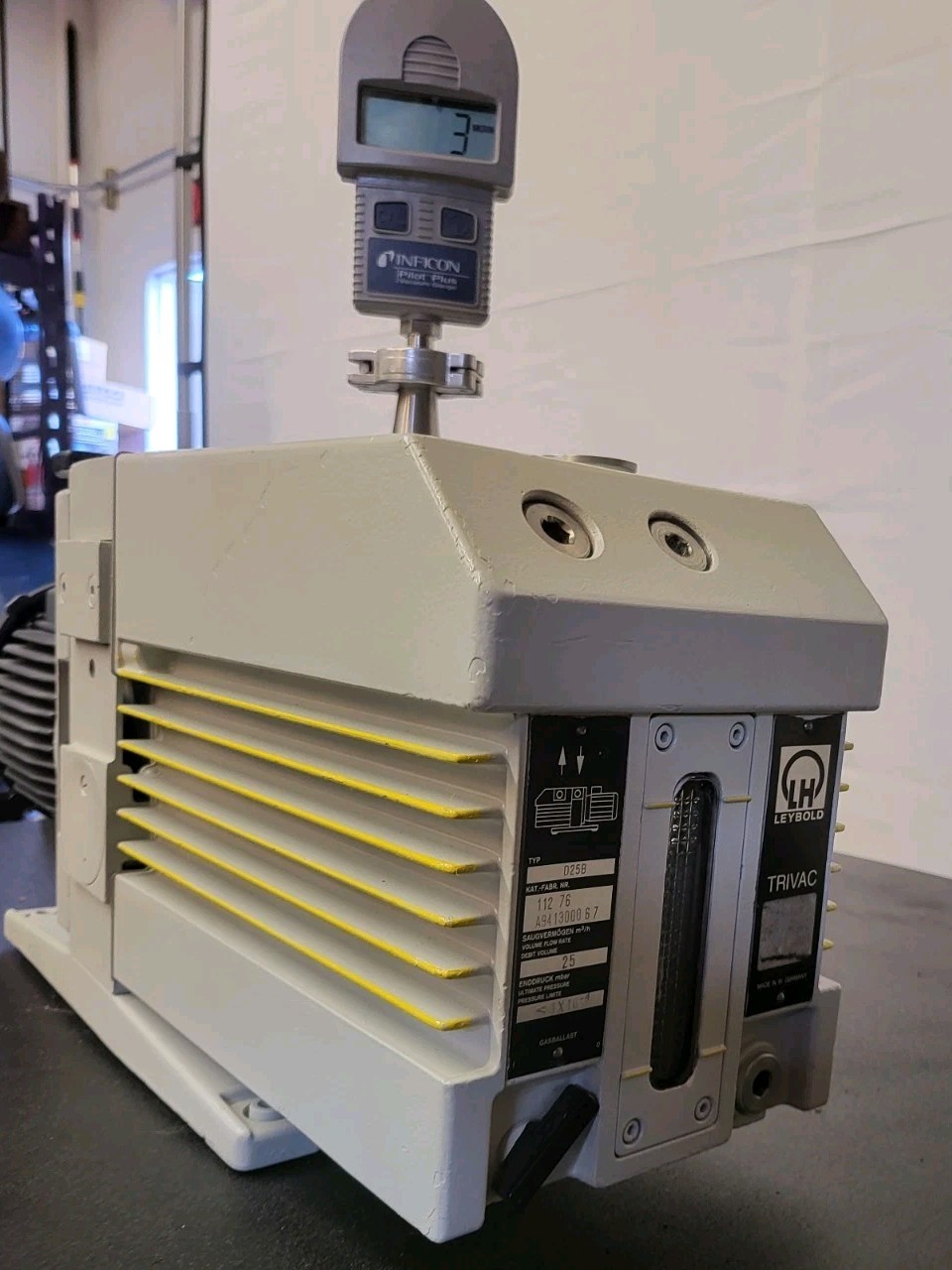 Leybold Trivac D16B Mech Vane Vac Pump REBUILT 208V 1Ph Motor with 115v option Leybold Trivac D16B Mech Vane Vac Pump REBUILT 208V 1Ph Motor with 115v option