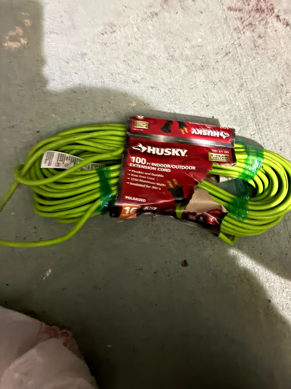 Husky 100 ft Indoor/Outdoor Extension Cord Green 16 Gauge 10A 1250W Husky 100 ft Indoor/Outdoor Extension Cord Green 16 Gauge 10A 1250W