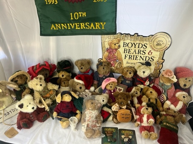 LOT of 30 VTG Boyds Bears Most NEW W/tags 90s-2000s Various Sizes x3 Signs 2pins