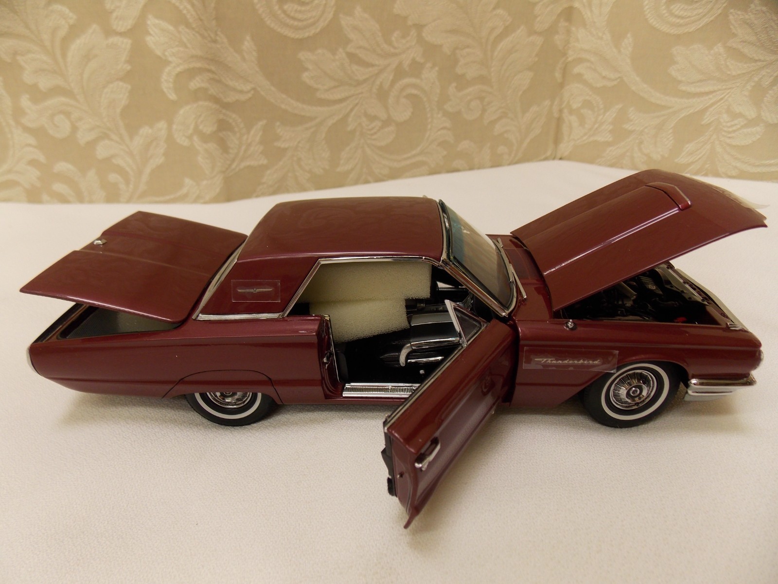 Limited Edition 1964 Ford Thunderbird Hardtop Danbury Mint in original box 