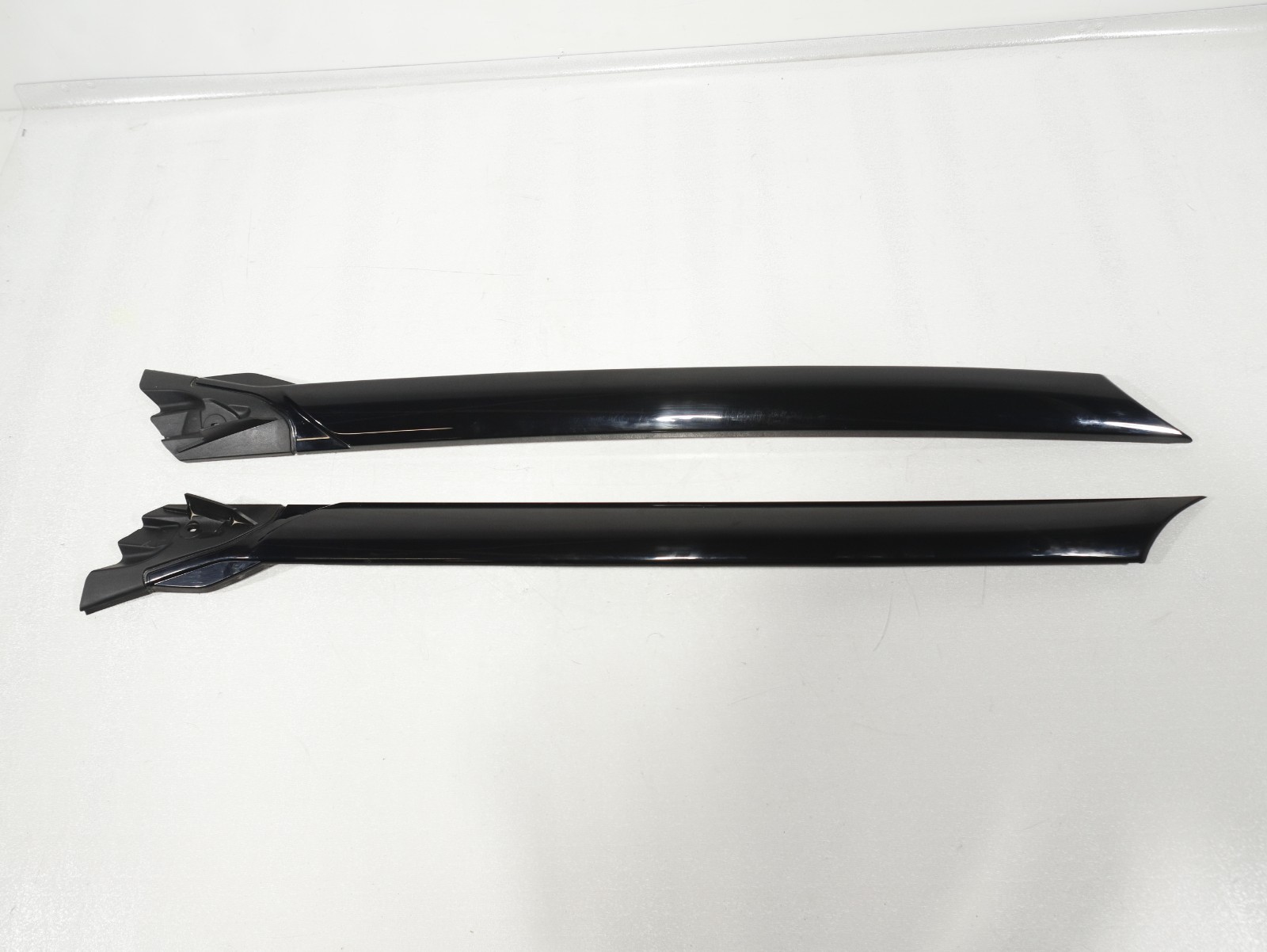 2017-2020 Land Rover Discovery HSE 5 L462 A-Pillar Extension Molding OEM
