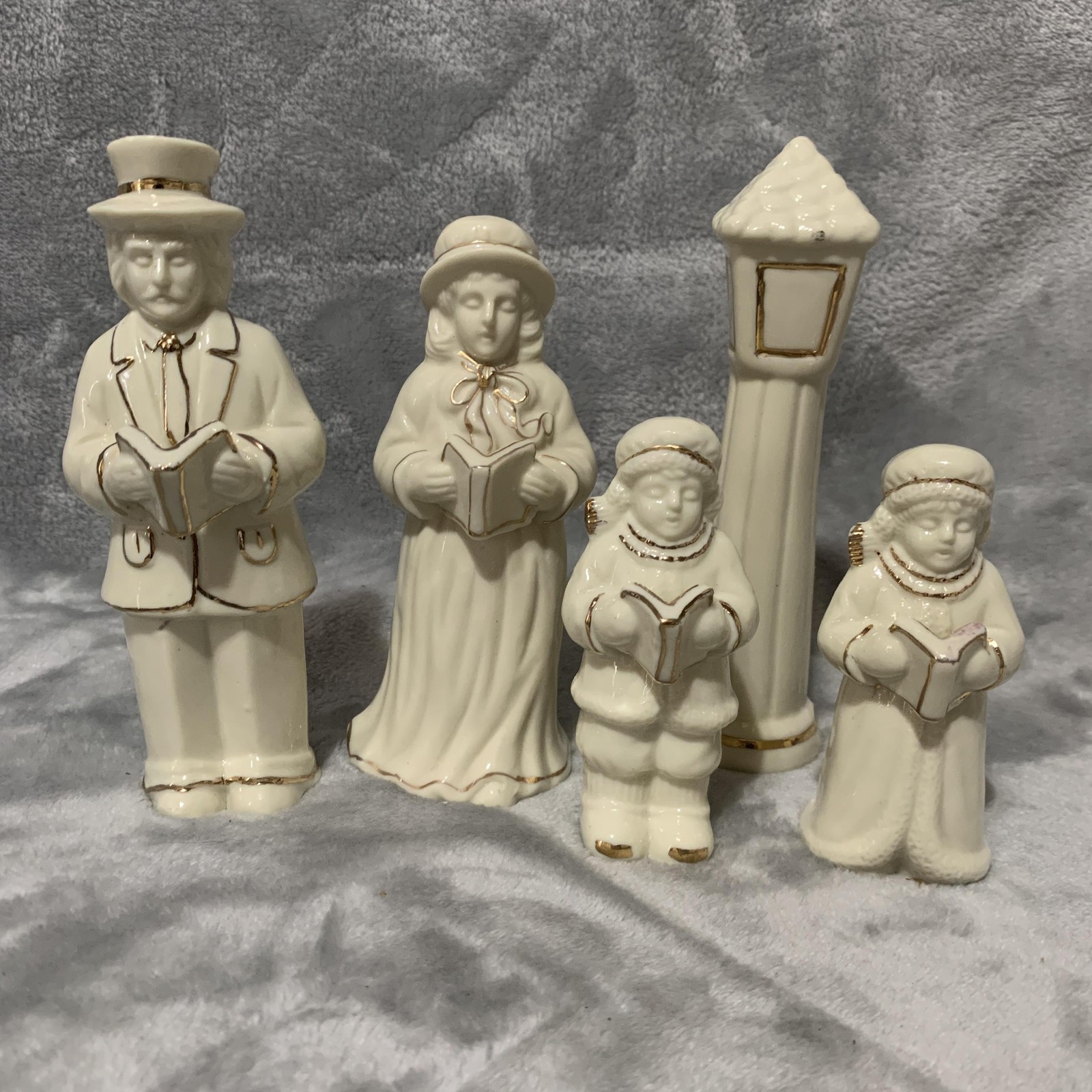 Crown Accents 5 Piece Caroler Set Christmas Porcelain Figurine Gold Trim Holiday