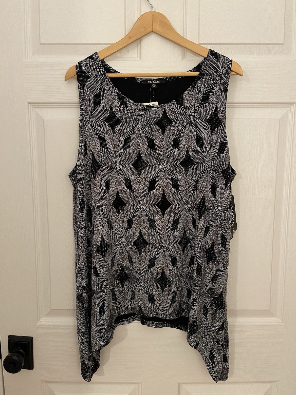 Onyx Nite New Womens 1X Plus Size Black Silver Evening Out Tank Shark Bite Hem Onyx Nite New Womens 1X Plus Size Black Silver Evening Out Tank Shark Bite Hem