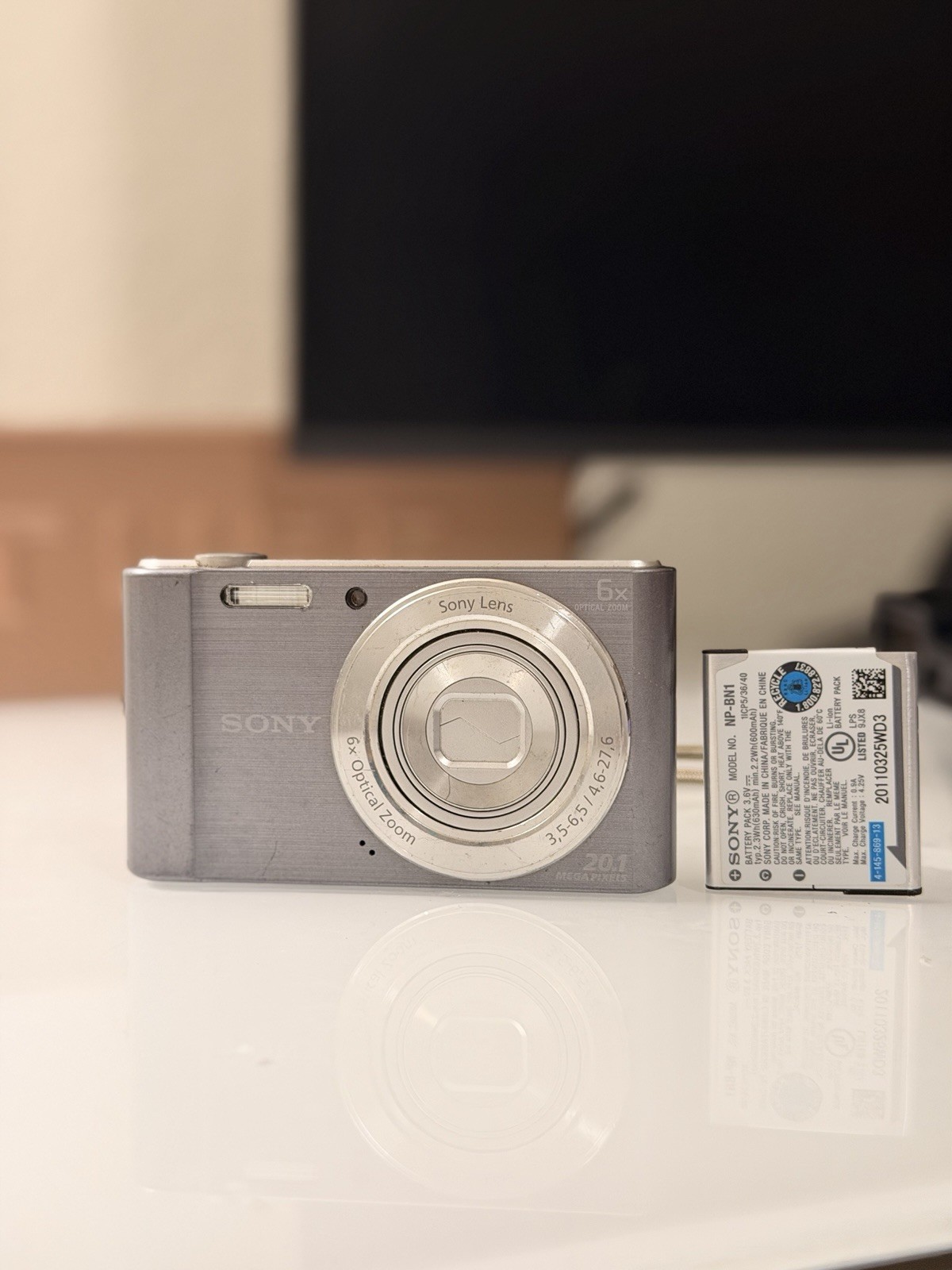 Sony Cyber-shot DSC-W810 20.1MP Digital Camera - Silver TESTED WORKS Sony Cyber-shot DSC-W810 20.1MP Digital Camera - Silver TESTED WORKS