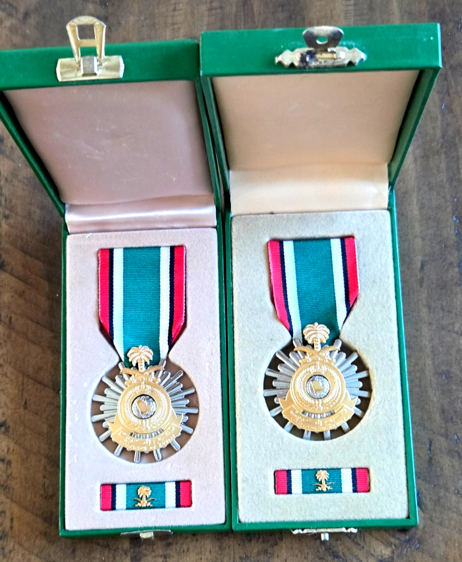 Saudi Arabia Liberation of Kuwait Medal & Ribbon 1991 Gulf War Original/Replica Saudi Arabia Liberation of Kuwait Medal & Ribbon 1991 Gulf War Original/Replica