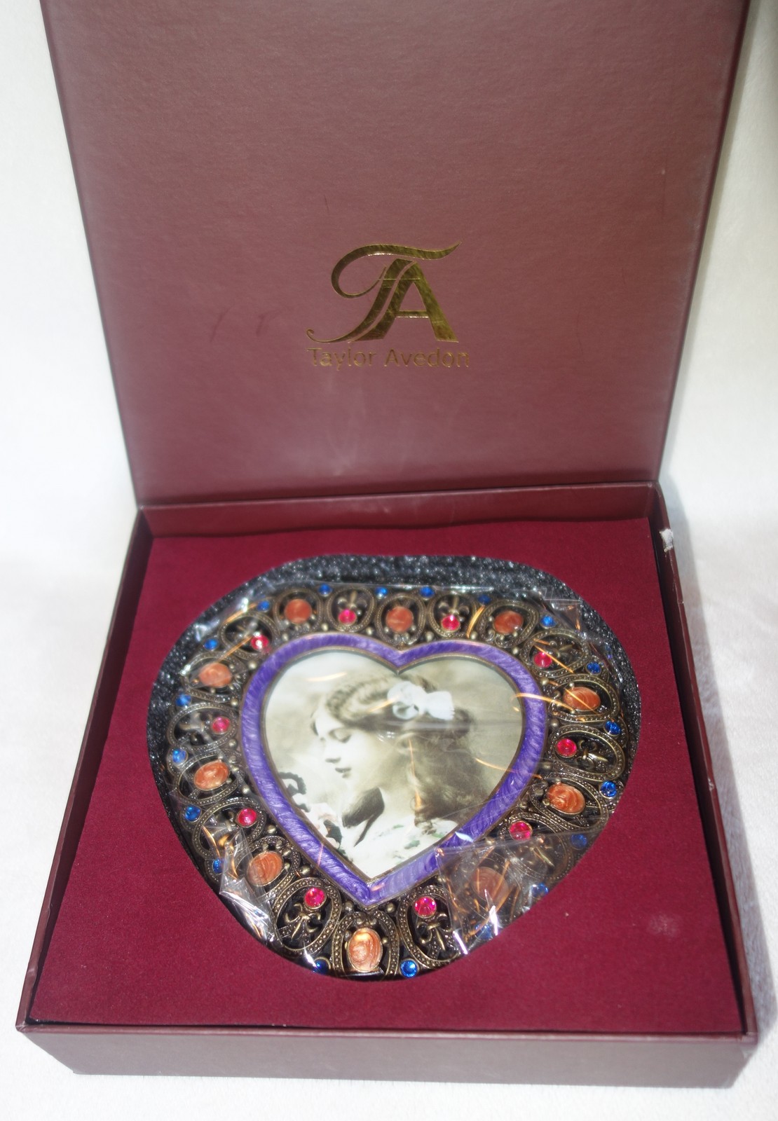 Taylor Avedon collectible Enamel heart Crystals Photo Picture Frame new + box Taylor Avedon collectible Enamel heart Crystals Photo Picture Frame new + box