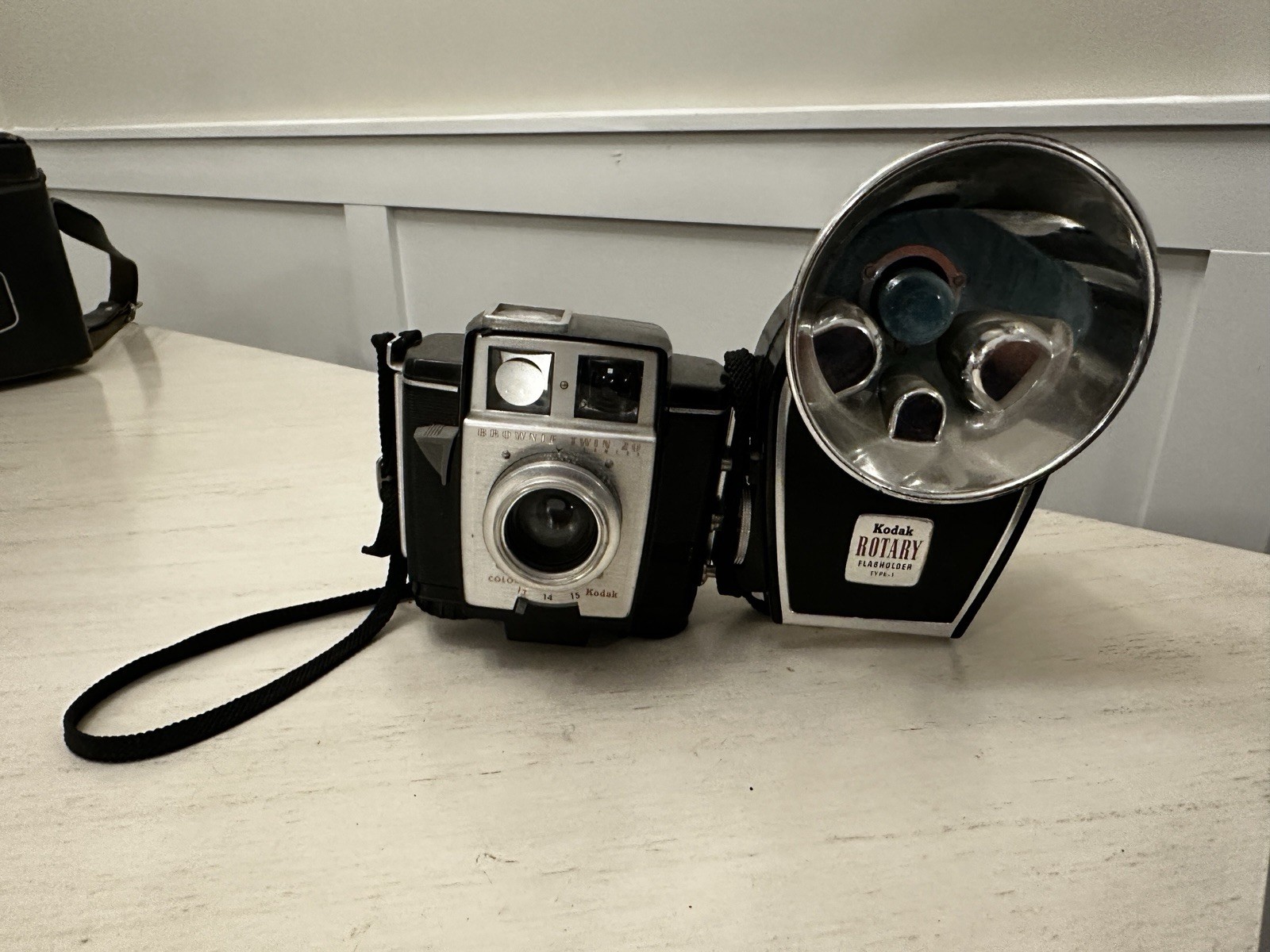 Kodak Brownie Twin 20 Camera w Flash Attachment Vintage 620 Film Camera Untested Kodak Brownie Twin 20 Camera w Flash Attachment Vintage 620 Film Camera Untested