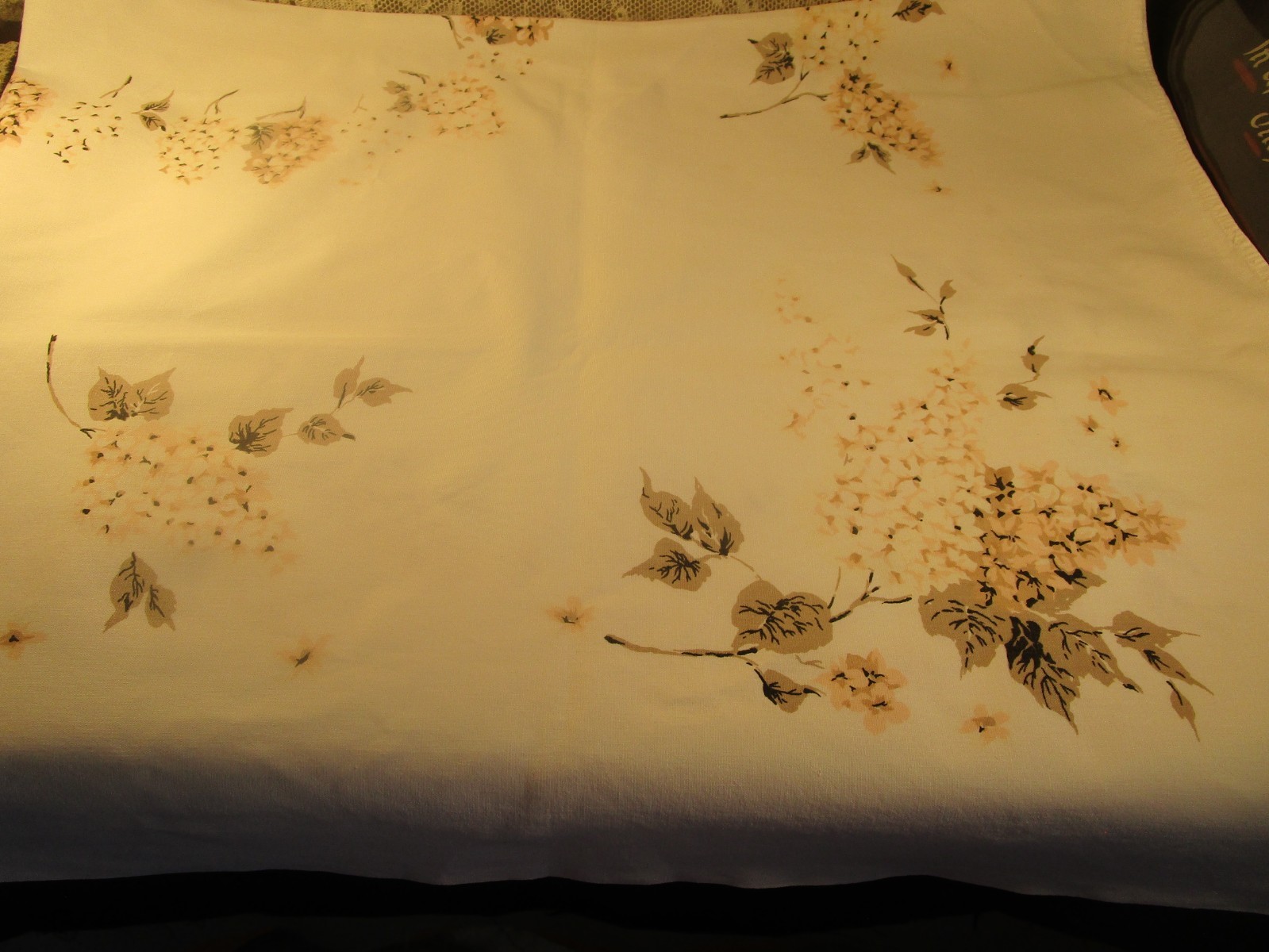 VTG. TRUE COTTON TABLECLOTH 52X66 NOT FADED JUST QUIET VTG. TRUE COTTON TABLECLOTH 52X66 NOT FADED JUST QUIET
