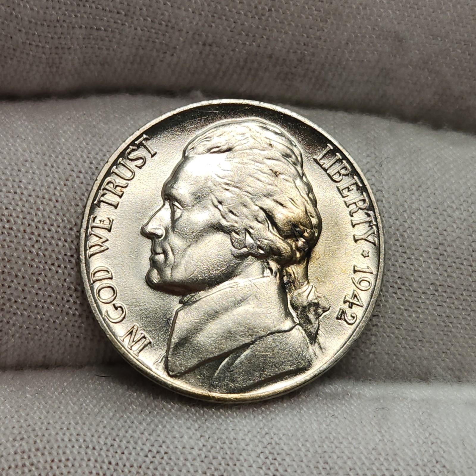 1942 P Jefferson Silver War Nickel 5c Philadelphia Mint Unc BU US Coin J-p42bmc 1942 P Jefferson Silver War Nickel 5c Philadelphia Mint Unc BU US Coin J-p42bmc