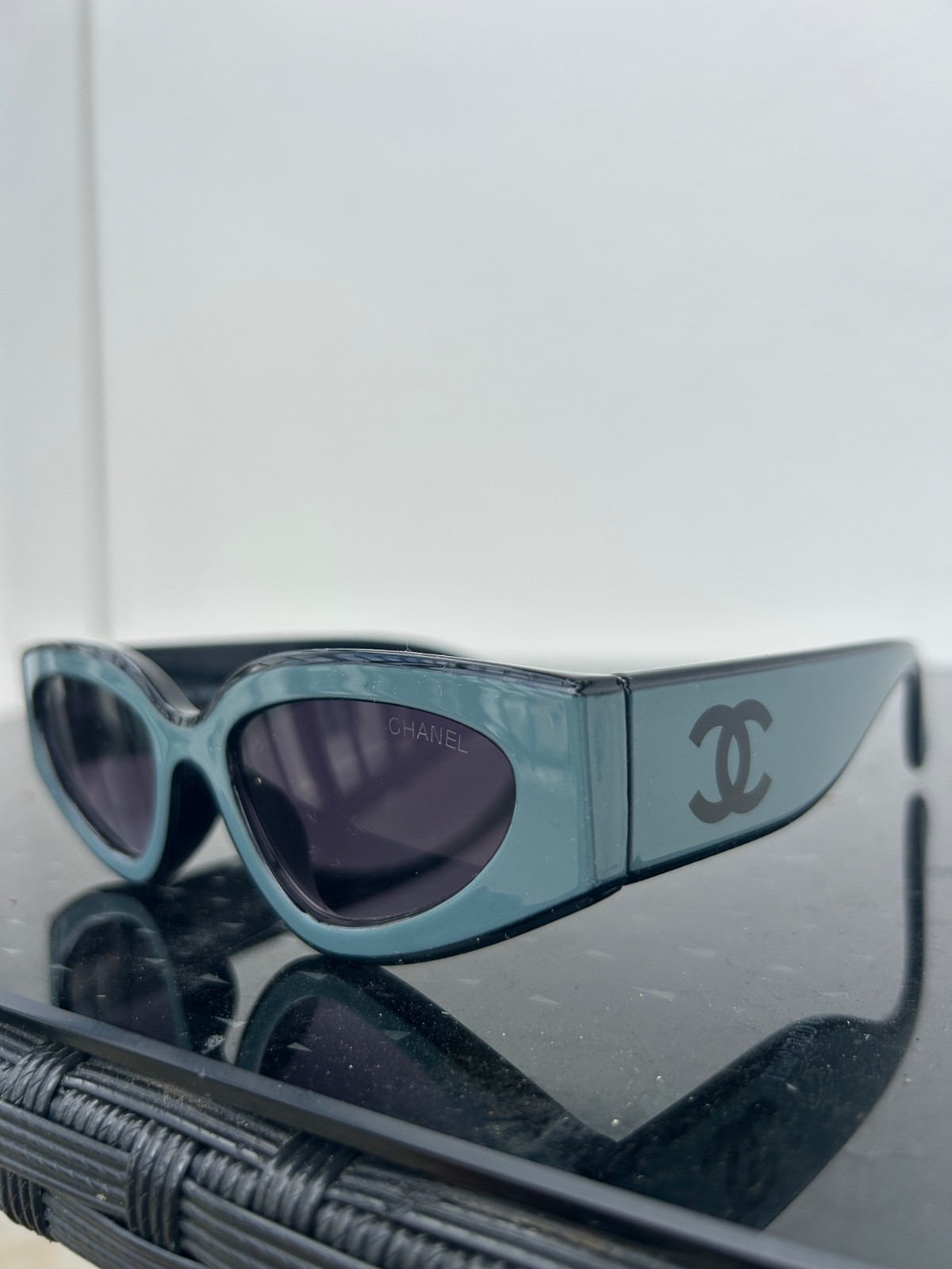 CHANEL Women’s Cat Eye Sunglasses Grey Plastic Frame Tinted Lenses Case CHANEL Women’s Cat Eye Sunglasses Grey Plastic Frame Tinted Lenses Case