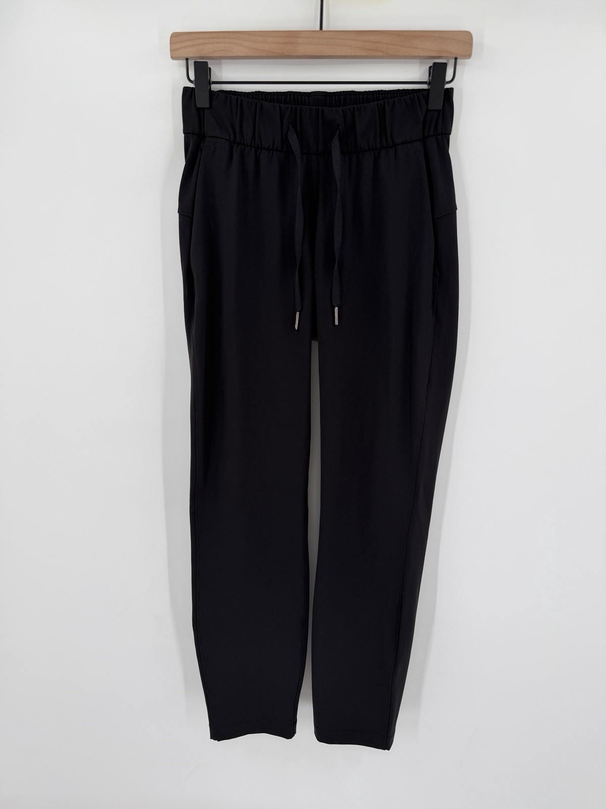 Lululemon On The Fly Pants Black Luxtreme Performance Stretch Women’s Size 2 Lululemon On The Fly Pants Black Luxtreme Performance Stretch Women’s Size 2