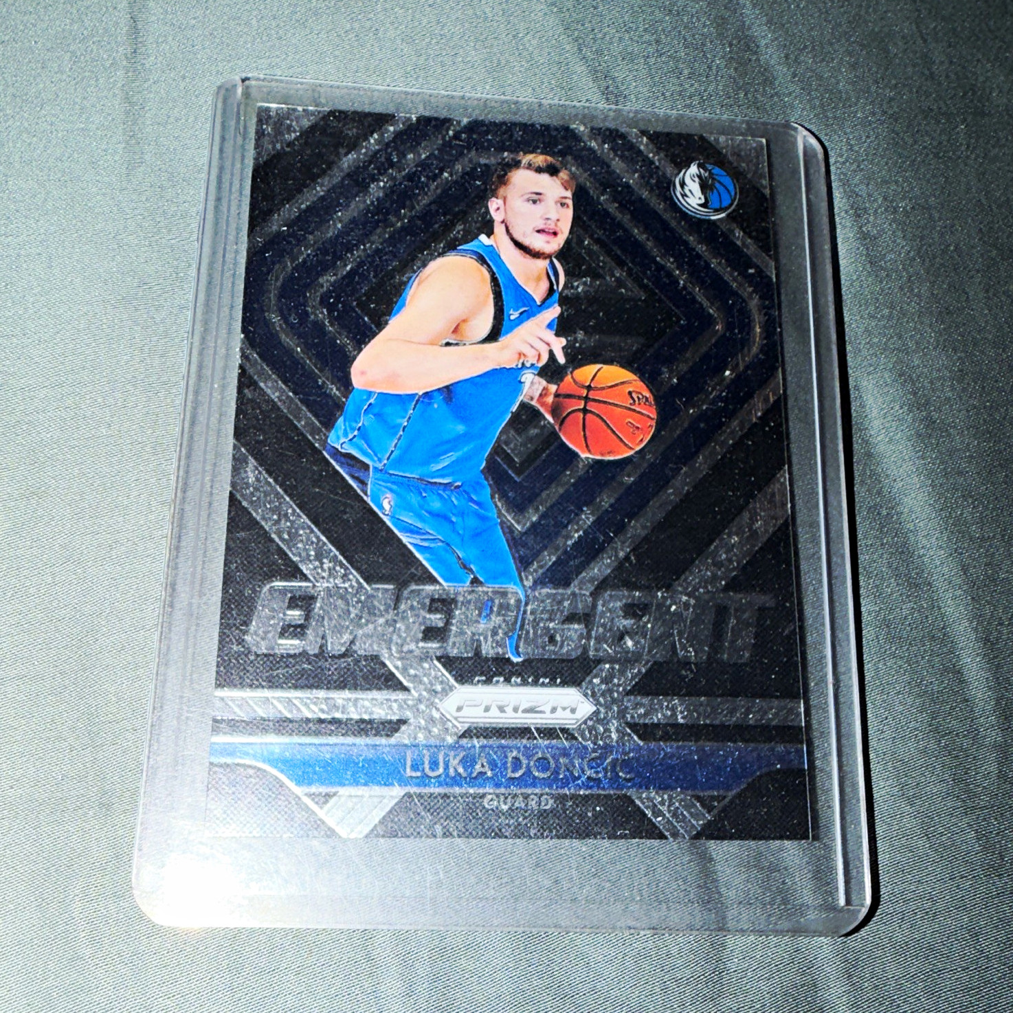 Panini 2018-19 Prizm Emergent Luka Dončić RC Insert #3 Dallas Mavericks Panini 2018-19 Prizm Emergent Luka Dončić RC Insert #3 Dallas Mavericks
