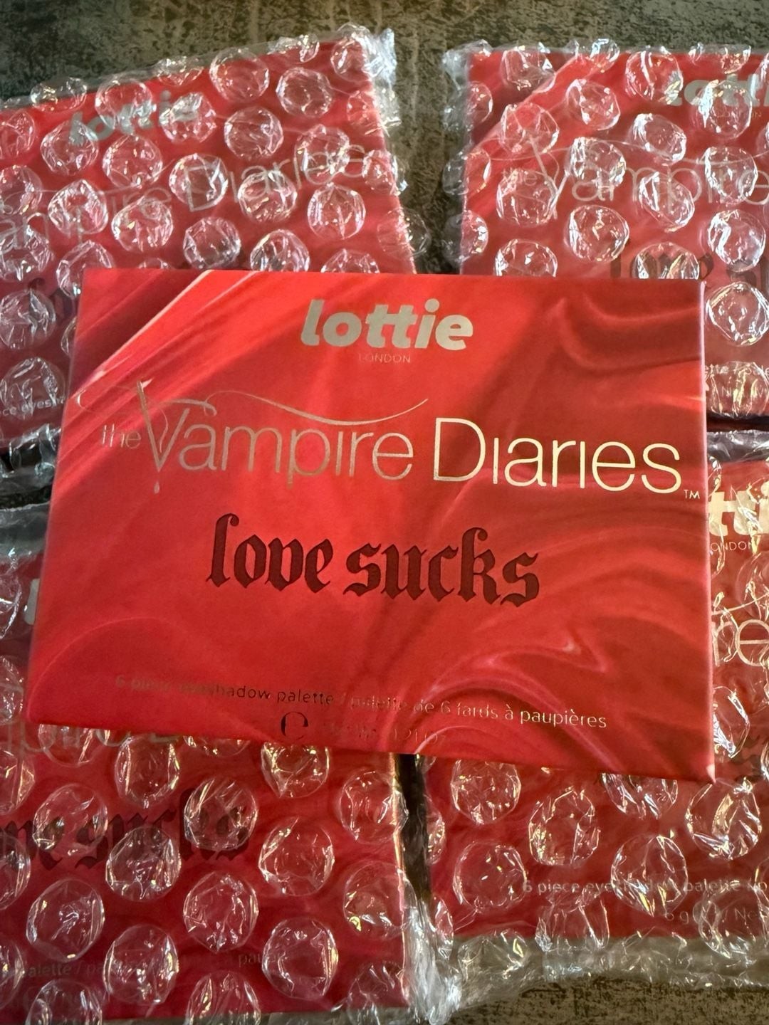 1 New Lottie London x The Vampire Diaries Love Sucks 6 Pan Eyeshadow Palette 1 New Lottie London x The Vampire Diaries Love Sucks 6 Pan Eyeshadow Palette